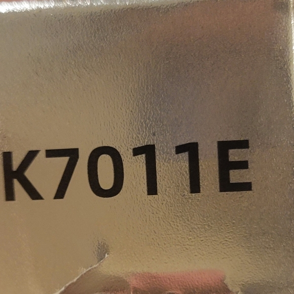 FREE WITH ANY PURCHASE:  KAFURUX Ultra HD Perfect Complexion Makeup - Picture 3 of 4